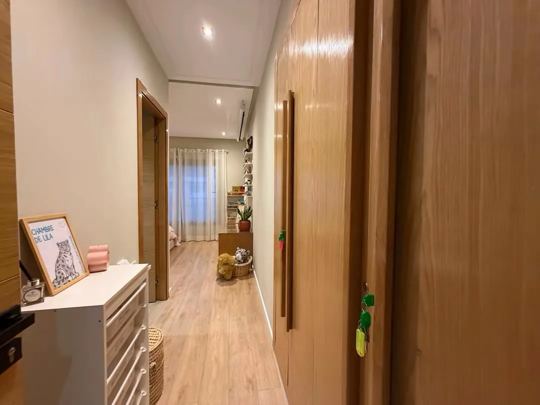 Corridor serving the bedrooms