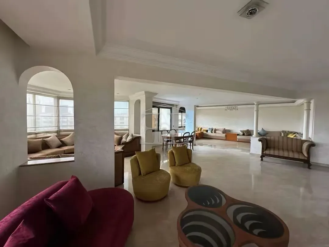 Large living room in a row, marble floor and arches