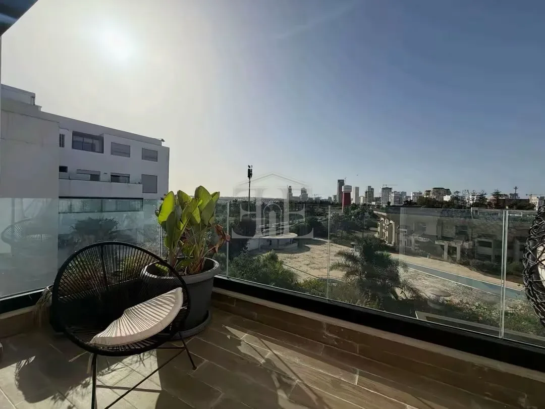 Glazed terrace on the top floor, with an unobstructed view of the city